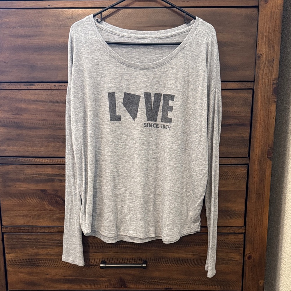 Gray Long Sleeve Love Graphic Top